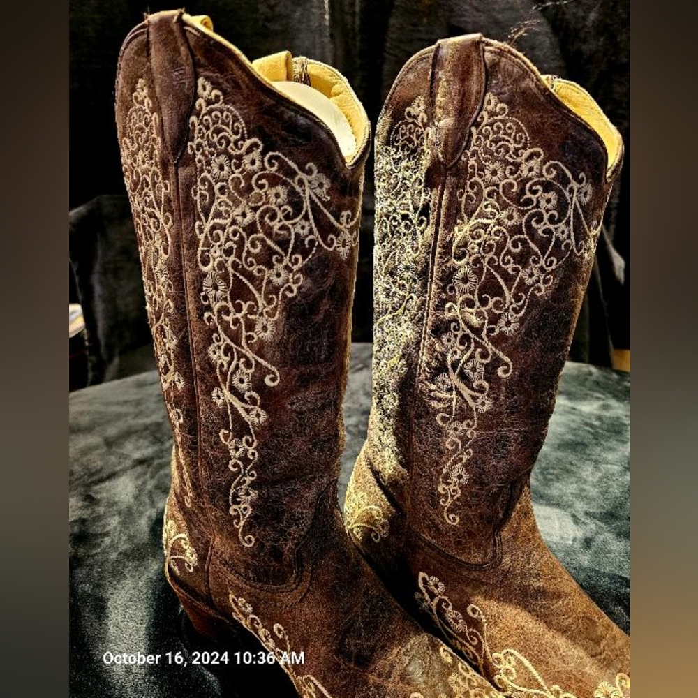 Corral Boots size 8 1/2 woman's